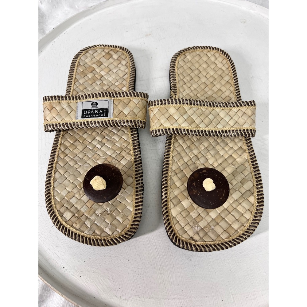 Upanat Barabudur Woven Straw Sandals Wooden Button Toe Post Slides Tan Brown